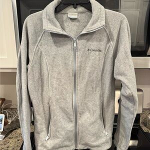 Women’s Columbia Light Gray Fleece Jacket